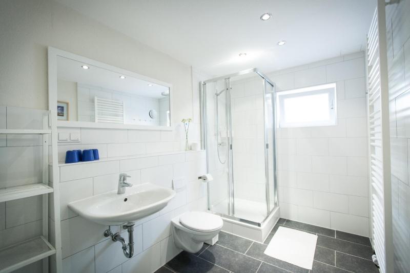 Family Room with Bathroom (4 Adults) image 4