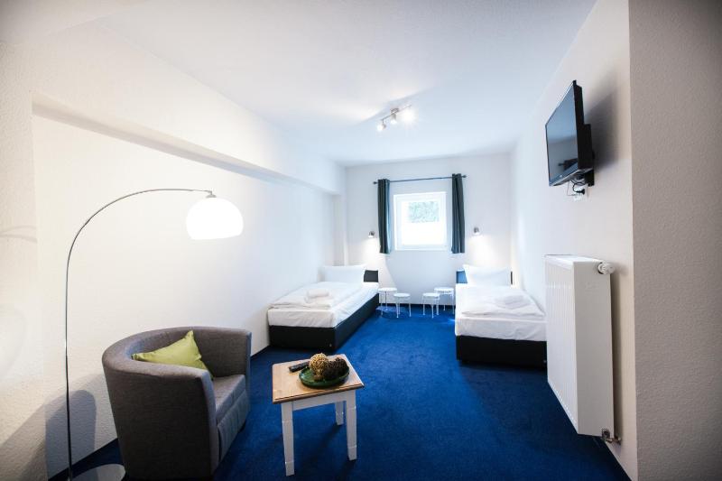 Standard Triple Room image 2