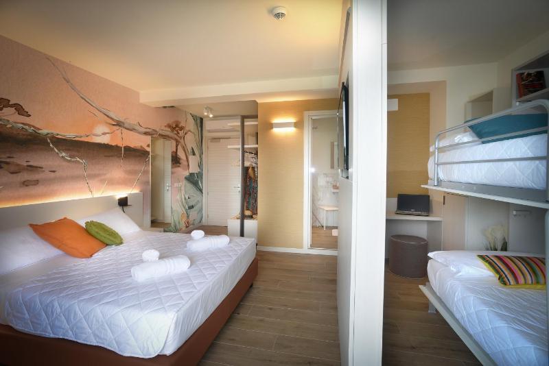 Superior Triple Room image 3