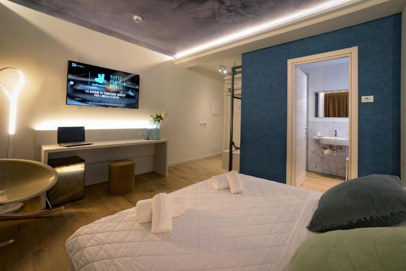 Superior Double Room image 3