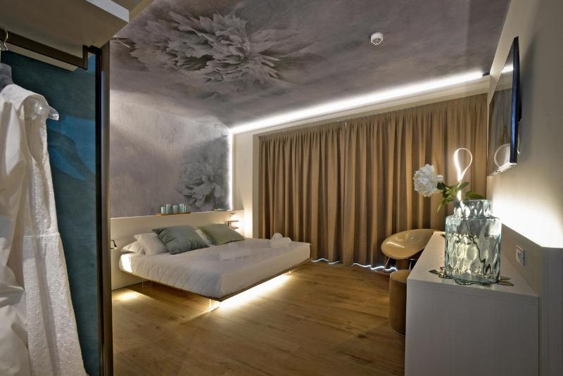 Superior Double Room image 2