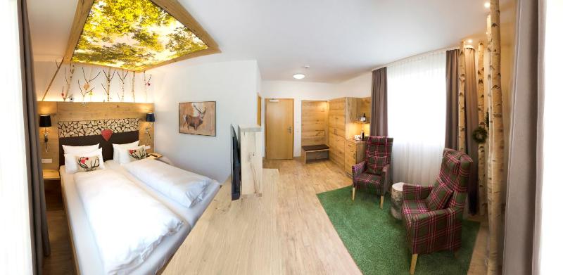 Deluxe Double Room image 2