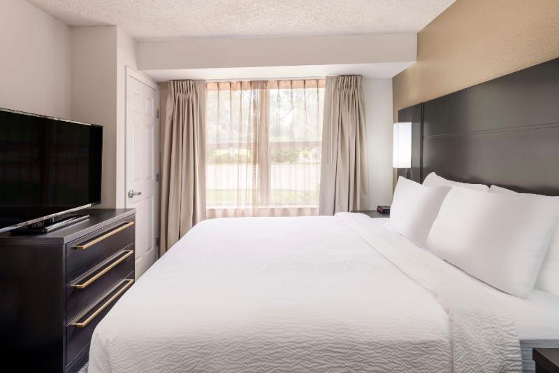 Two-Bedroom Queen Suite image 4