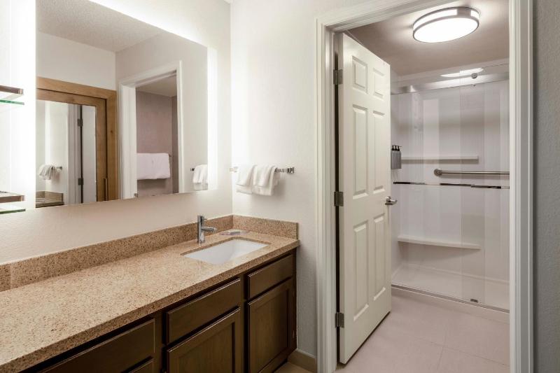 1 Bedroom 2 room Suite, 1 King, Sofa bed image 2