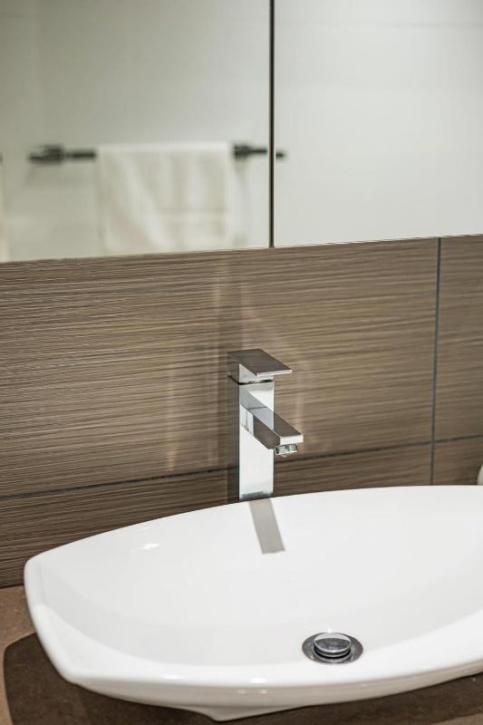 Modern Urban Retreat 1BR Apt near Chatswood - image 6