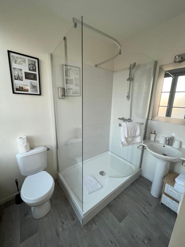 Budget Double Room image 3