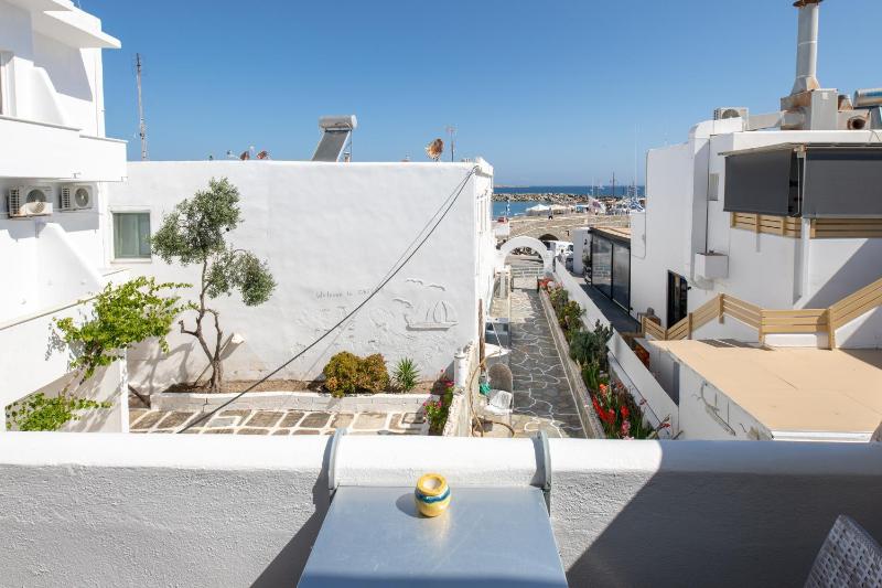 Double Room with Balcony and Sea View image 2