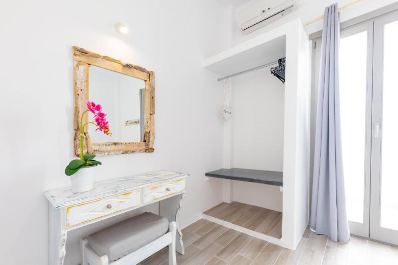 Quadruple Room with Sea View image 2