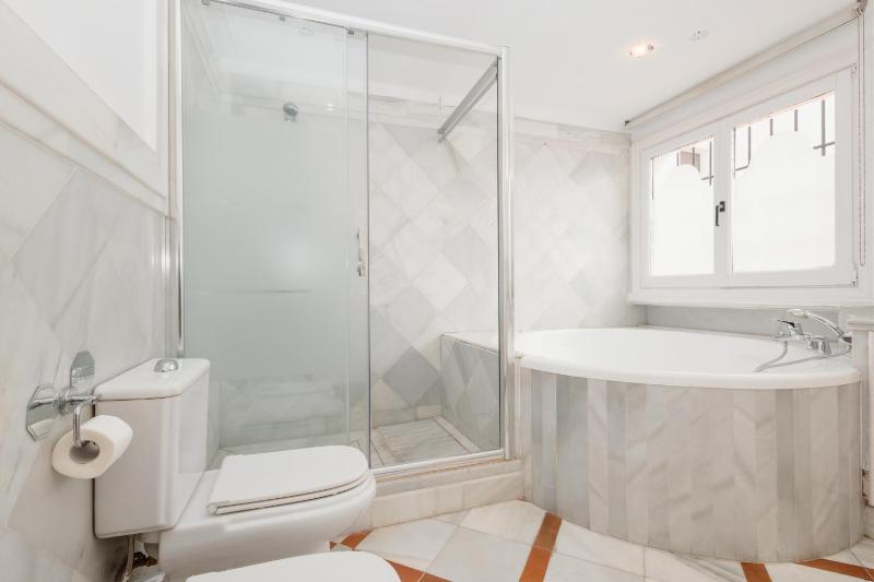Holiday home with direct access to the beach sea views and south facing in Puerto Banús - image 37