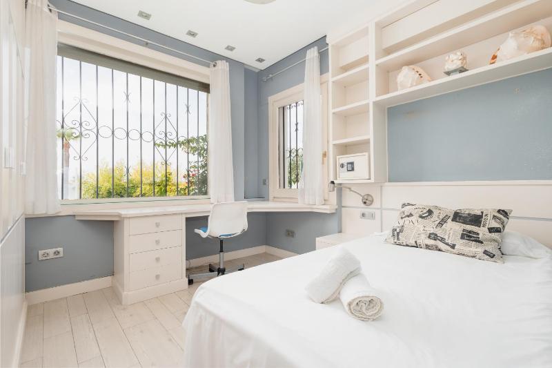 Holiday home with direct access to the beach sea views and south facing in Puerto Banús - image 40