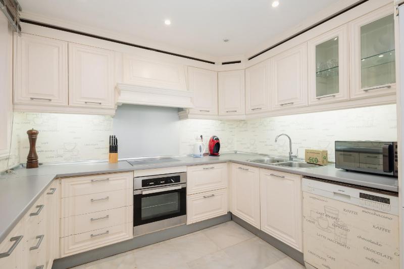 Holiday home with direct access to the beach sea views and south facing in Puerto Banús - image 18