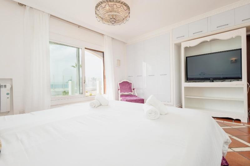 Holiday home with direct access to the beach sea views and south facing in Puerto Banús - image 27