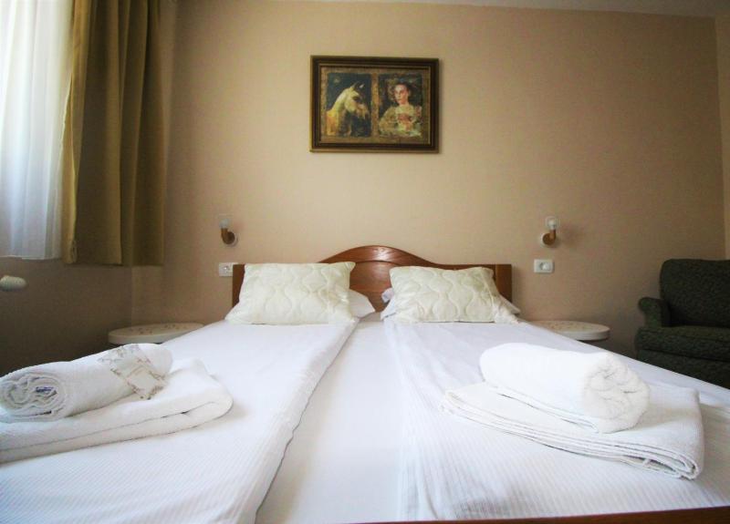 Budget Double Room image 4