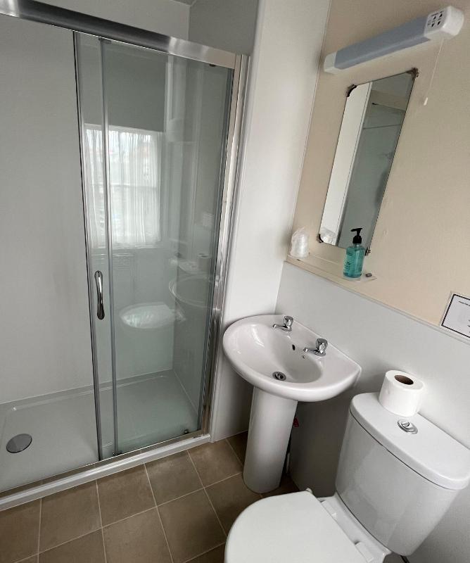 Twin Room image 4