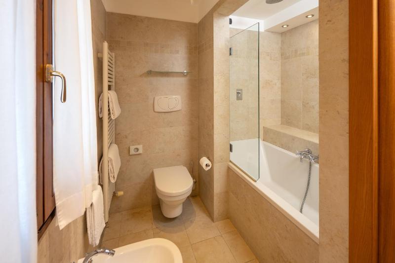 Comfort Quadruple Room image 3