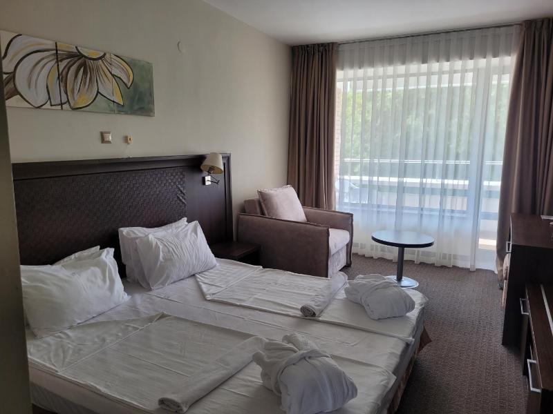 Double or Twin Room with Balcony image 2