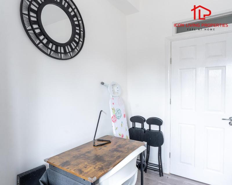 One-Bedroom Apartment image 2