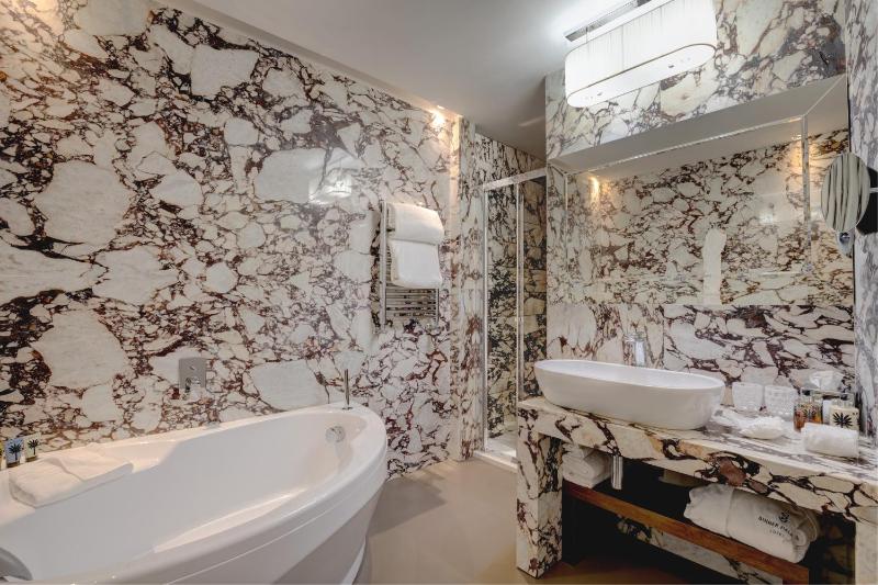 Two-Bedroom King Executive Suite image 3