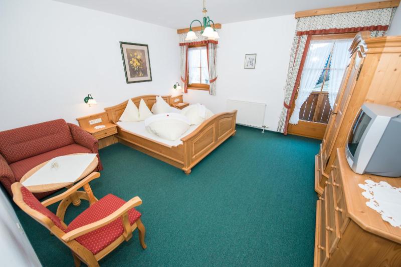 Double Room image 3