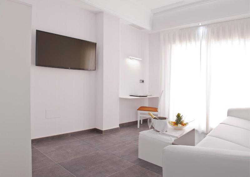 Junior Suite with Balcony image 4