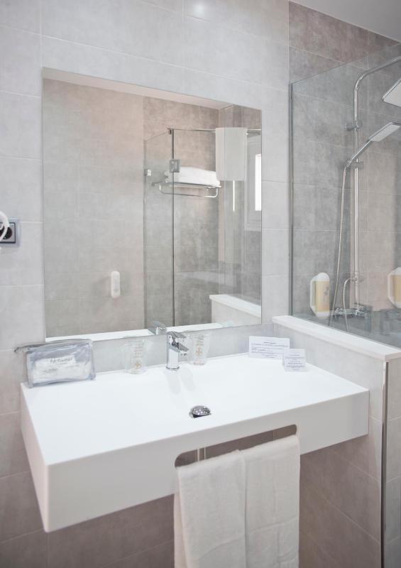 Junior Suite with Balcony image 1