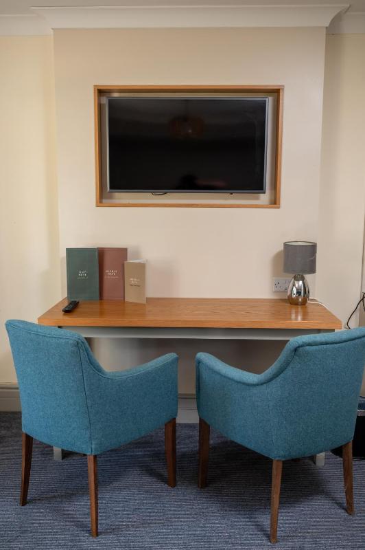 Twin Room image 4