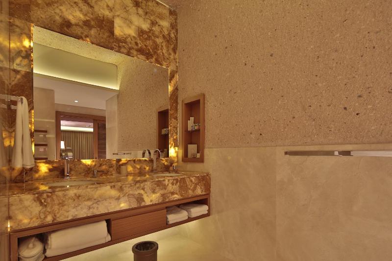 King Cave Suite with Spa bath  image 3