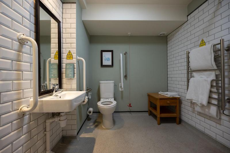 Twin Room - Disability Access image 2