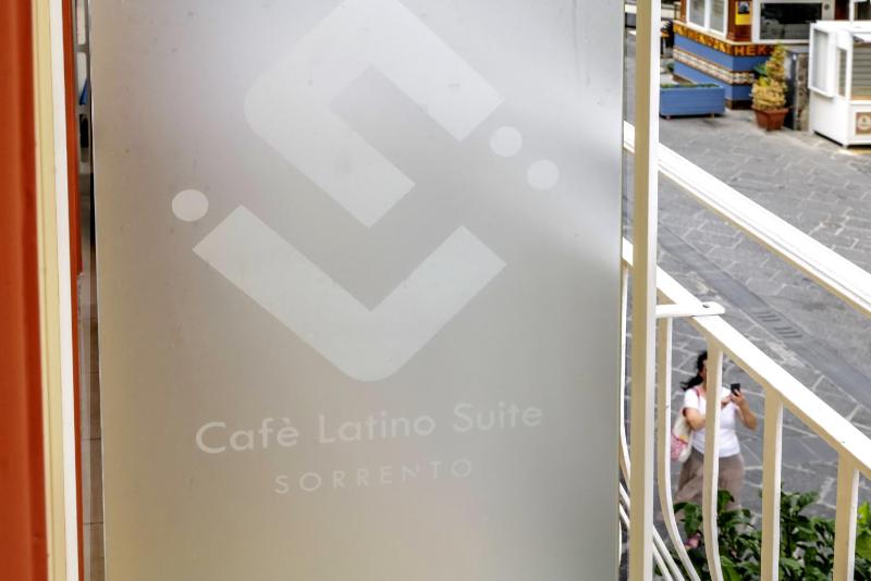 Cafè Latino Suites - image 39