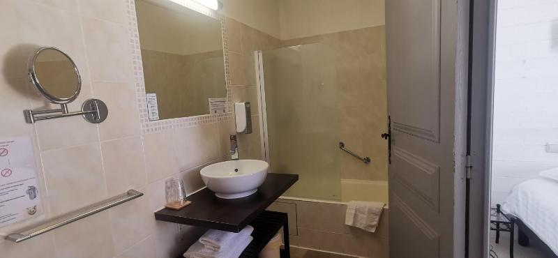 Comfort Twin Room With Terrace image 1