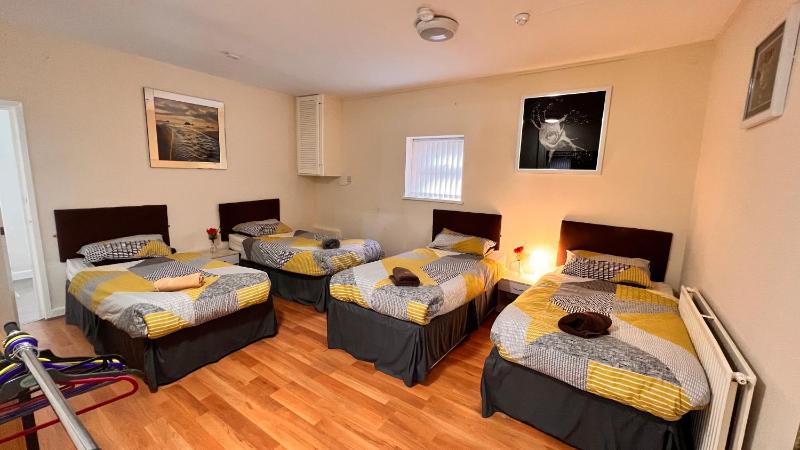 Family Room (4 Adults) image 4