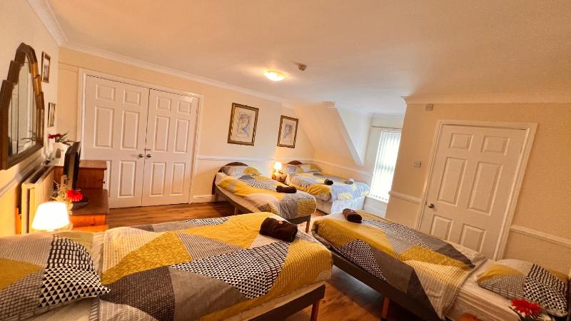 Double Room with Extra Bed image 3