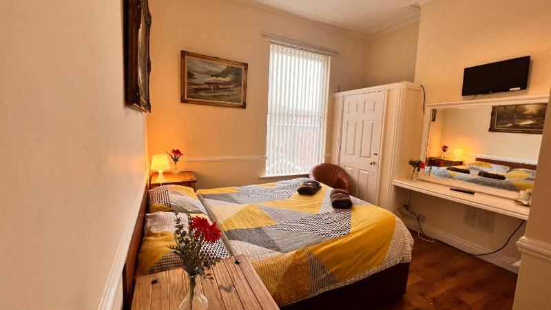 Double Room with Private Bathroom image 4