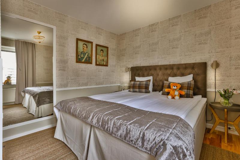 Family Room image 4