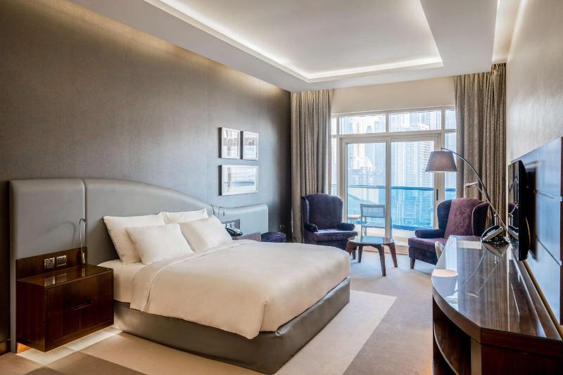 Superior Room with Balcony image 3