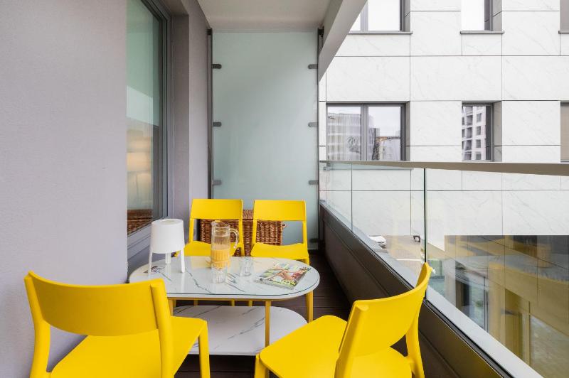 Plac Unii Apartment Gdynia City Centre by Noclegi Renters - image 10