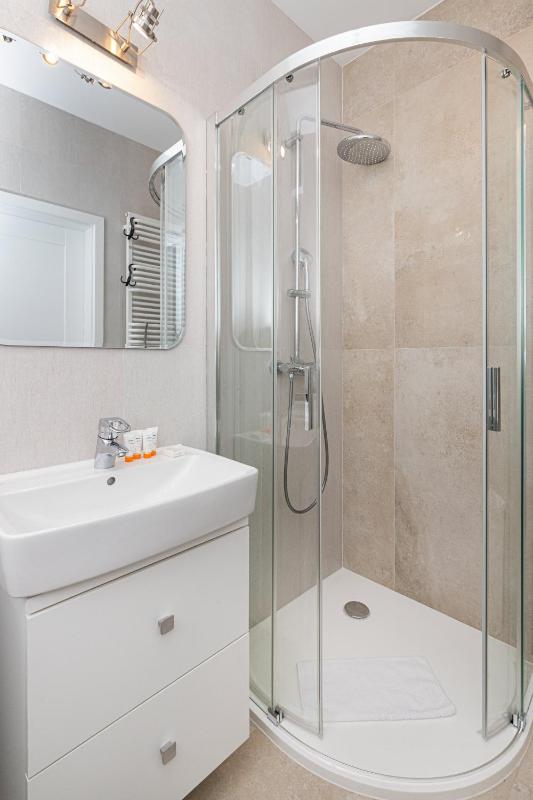 Plac Unii Apartment Gdynia City Centre by Noclegi Renters - image 24