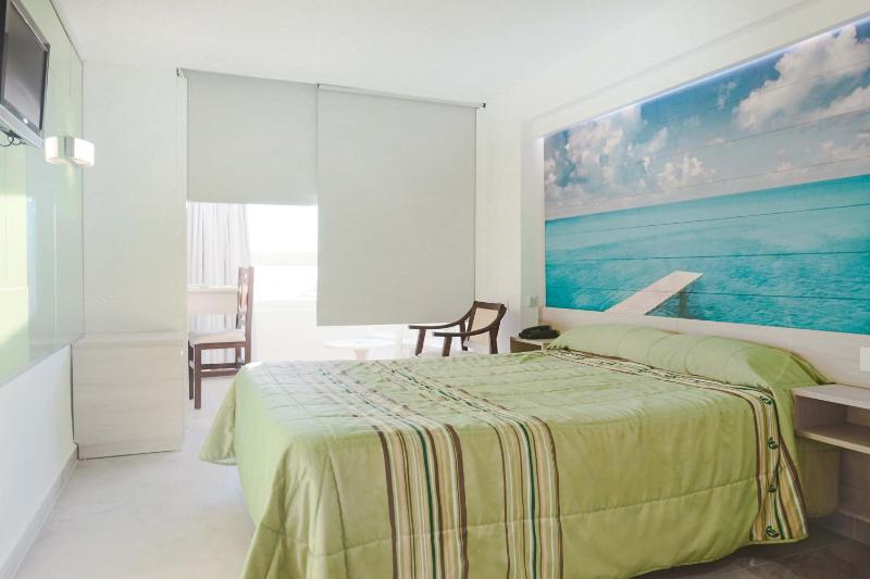 Economy Twin Room image 1