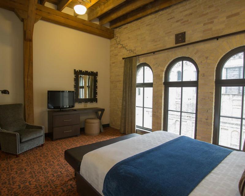 One Bedroom King Suite image 3