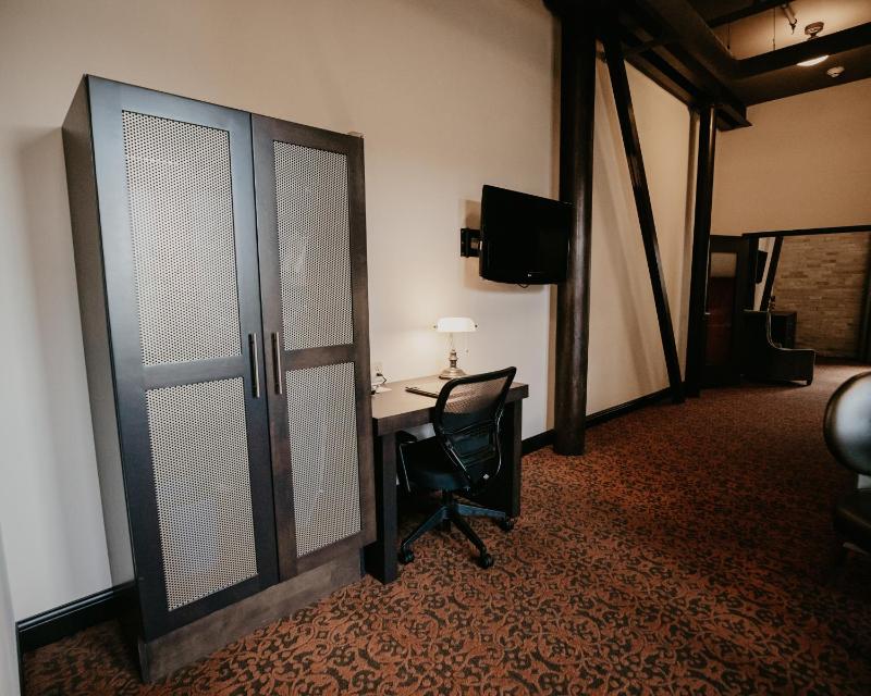 One Bedroom King Suite image 4