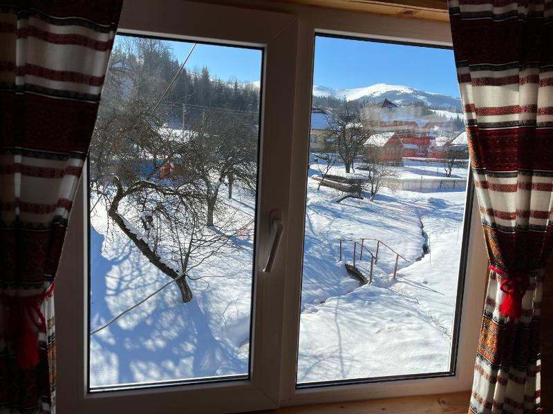 Twin Room with Mountain View image 2