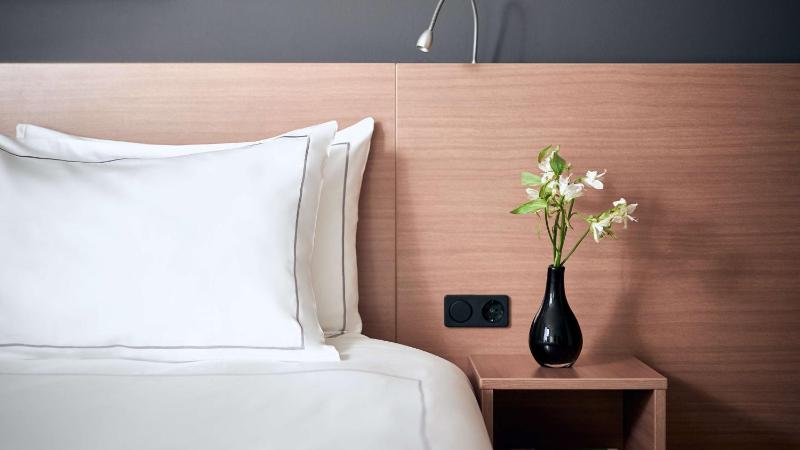Superior Queen Room with Parking and Airport Transfer image 3