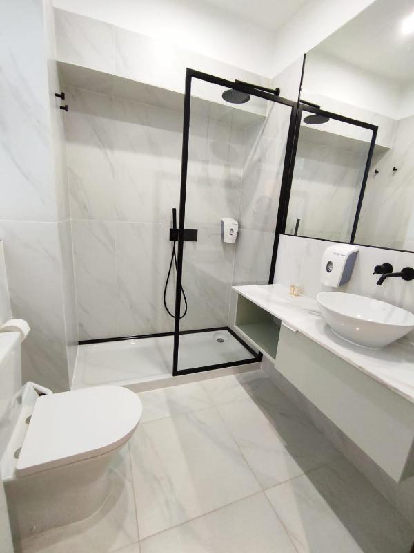 Superior One-Bedroom Apartment image 3