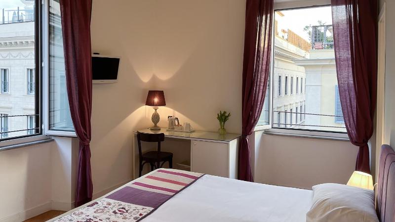 Double Room image 3