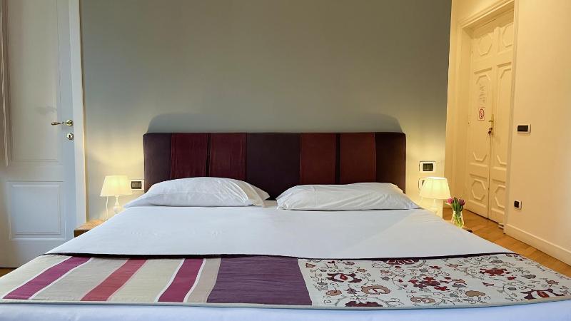 Double Room image 4