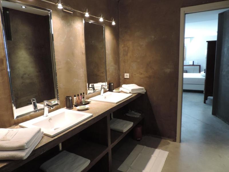  Deluxe Room with Jacuzzi  image 4