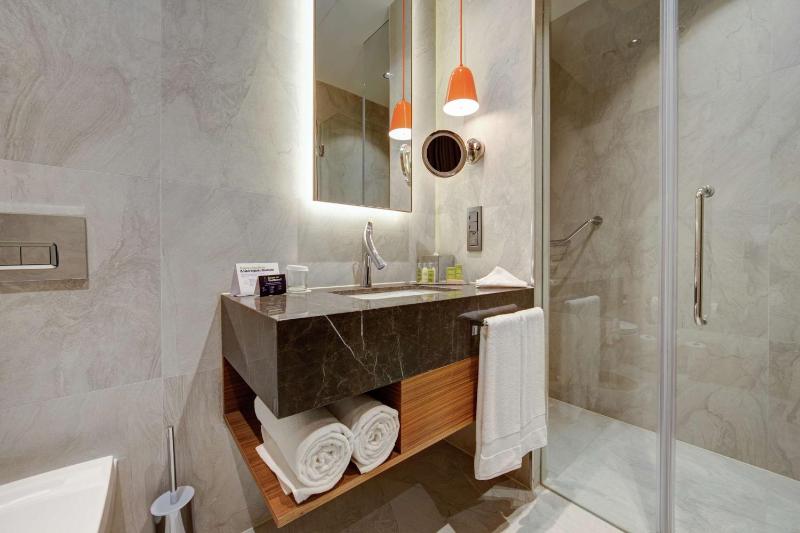 Twin Room image 2