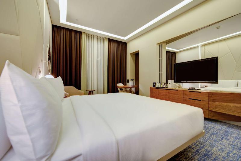 King Guest Room image 1