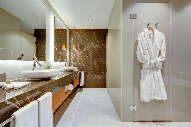 One-Bedroom King Suite image 3