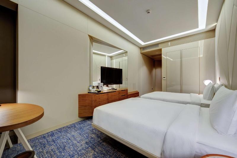 Twin Room image 4